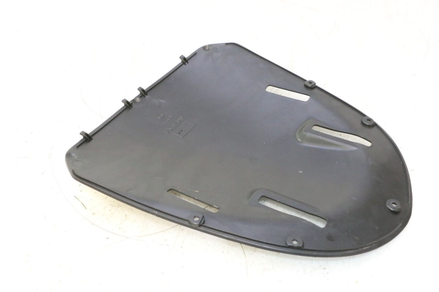 photo de FACE AVANT INTERIEUR GILERA GP 800 (2007 - 2013) - Autre angle de vue