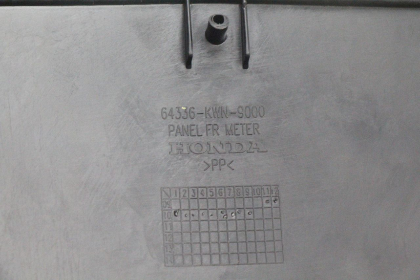 photo de FACE AVANT INTERIEUR HONDA PCX (JF28) 125 (2009 - 2011) - Gros plan technique