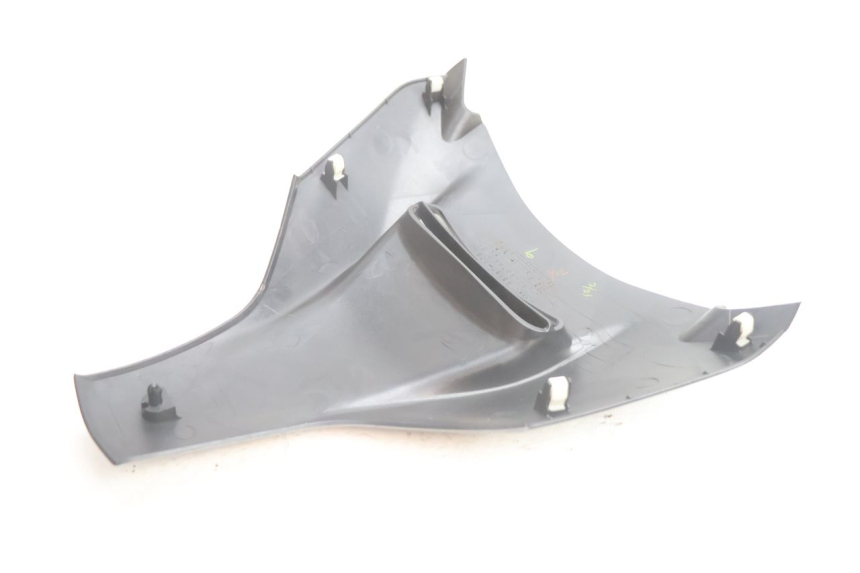 photo de FACE AVANT SUPERIEUR  SUZUKI BURGMAN EXECUTIVE ABS 650 (2006 - 2012) - Gros plan technique