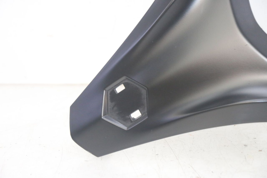 photo de FACE AVANT SUPERIEUR  PIAGGIO MP3 HPE 300 (2019 - 2026) - Points de fixation