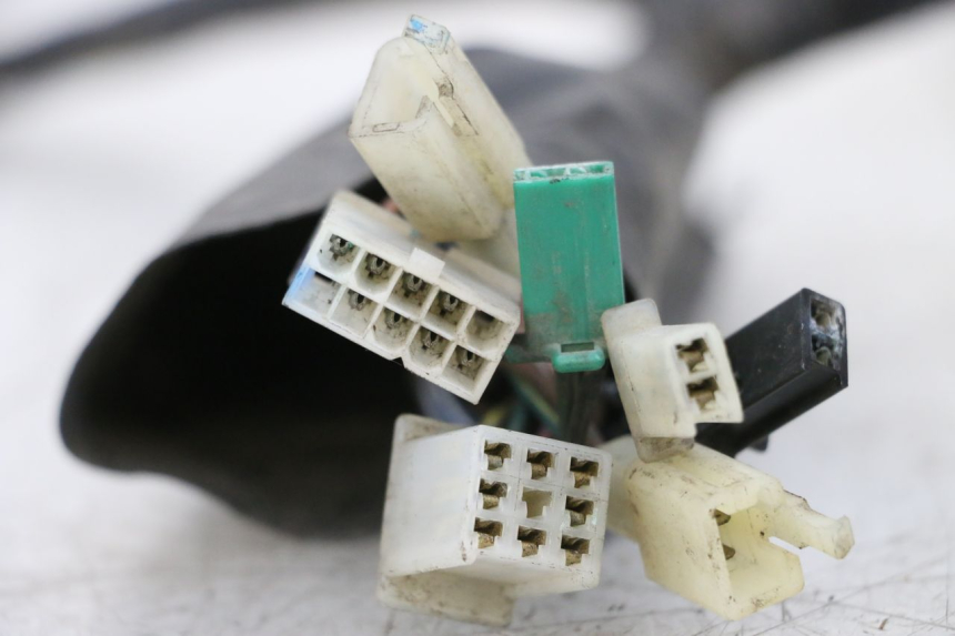 photo de FAISCEAU MBK BOOSTER SPIRIT NAKED 50 (2004 - 2017) - Autre angle de vue