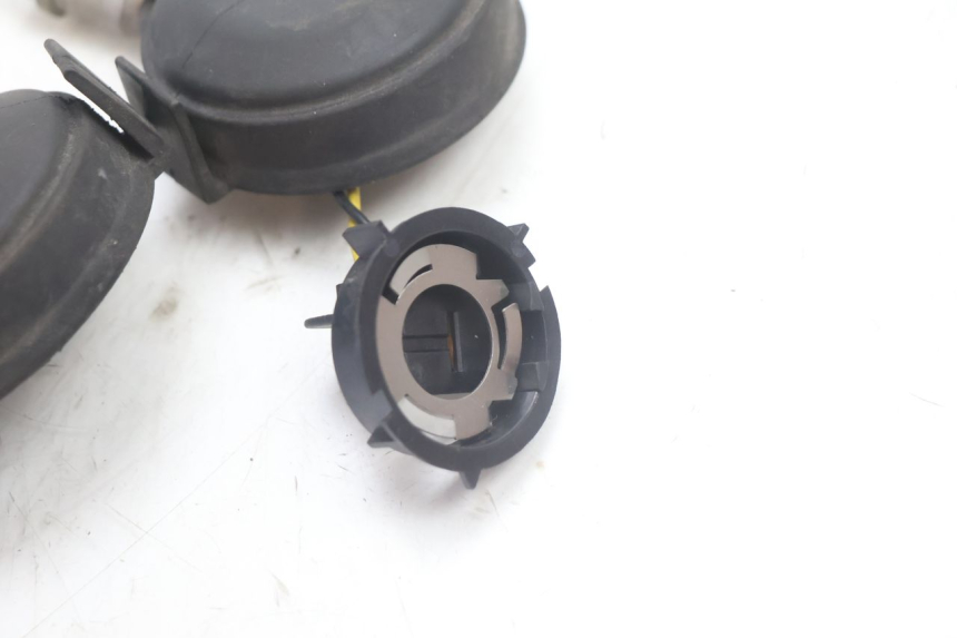 photo de FAISCEAU PHARE YAMAHA YP MAJESTY 125 (2007 - 2010) - Points de fixation