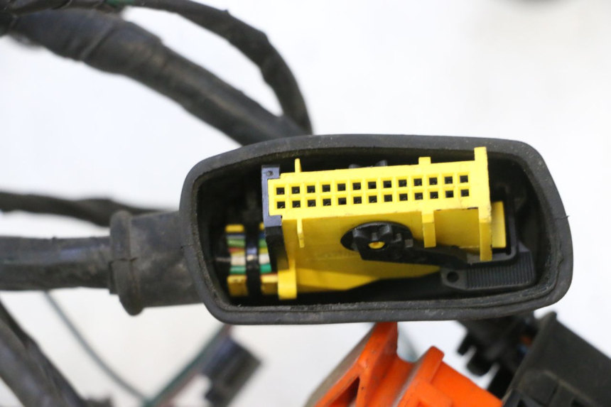 photo de FAISCEAU PEUGEOT SATELIS 125 (2006 - 2009) - Détails caractéristiques