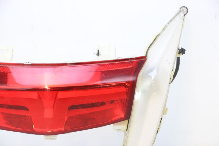 photo de FEU ARRIERE PEUGEOT CITYSTAR 2T 50 (2018 - 2021) - Gros plan technique