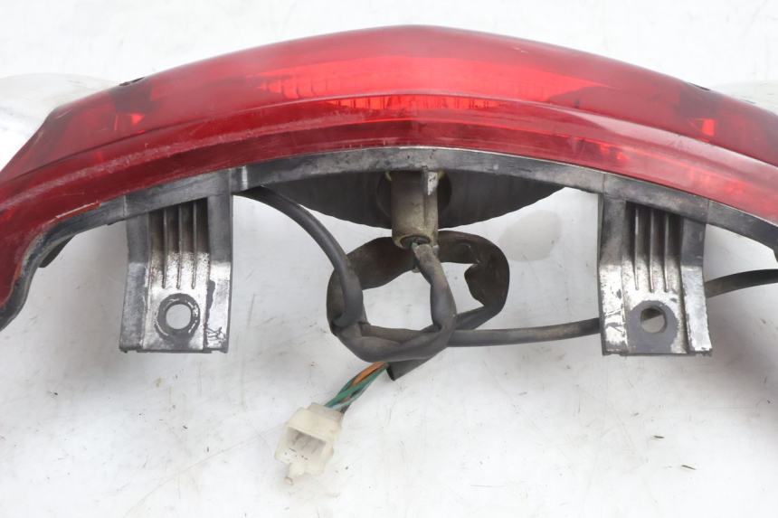 photo de FEU ARRIERE PEUGEOT CITYSTAR 125 (2011 - 2017) - Points de fixation