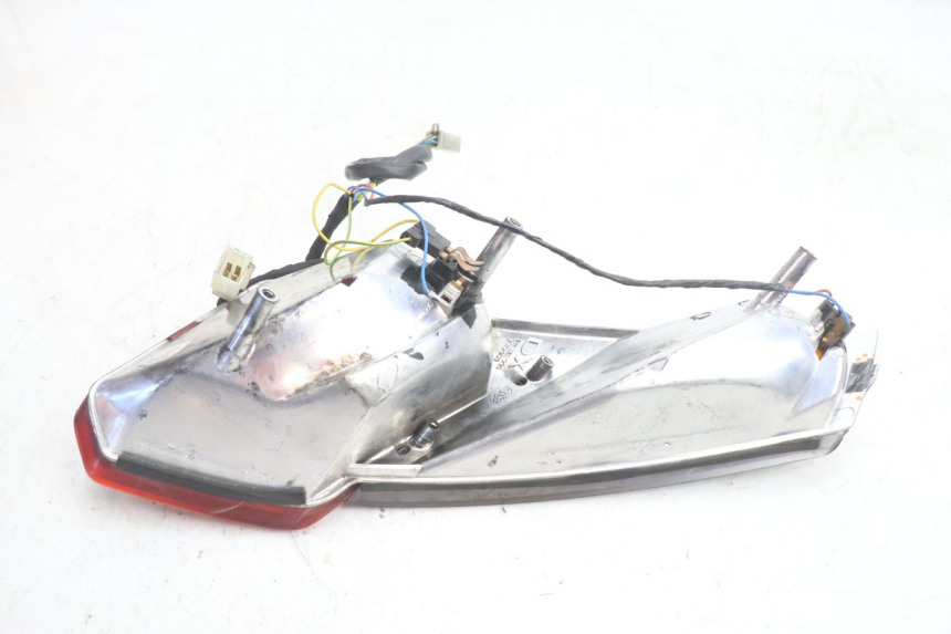 photo de FEU ARRIERE DROIT APRILIA ATLANTIC S 125 (2010 - 2013) - Gros plan technique