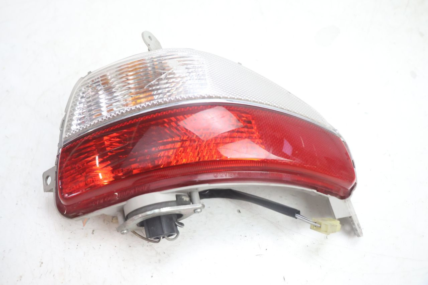 photo de FEU ARRIERE DROIT SUZUKI BURGMAN EXECUTIVE ABS 650 (2006 - 2012) - Détail de la pièce