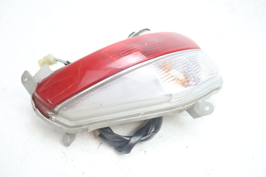 photo de FEU ARRIERE DROIT SUZUKI BURGMAN EXECUTIVE ABS 650 (2006 - 2012) - Gros plan technique