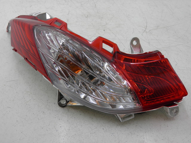 photo de FEU ARRIERE DROIT HONDA FES S-WING SWING ABS 125 (2007 - 2015)