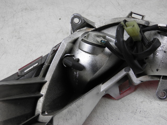 photo de FEU ARRIERE DROIT HONDA FES S-WING SWING ABS 125 (2007 - 2015)