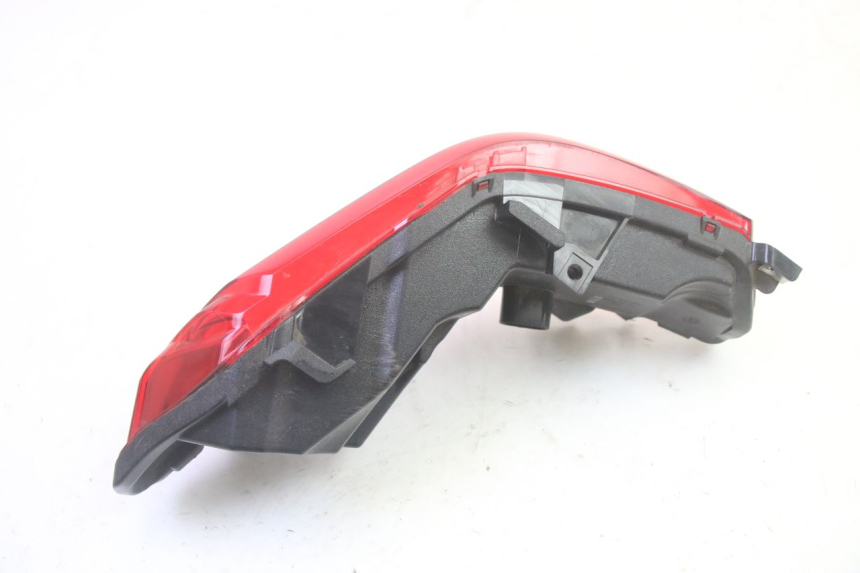 photo de FEU ARRIERE DROIT PIAGGIO MP3 HPE 350 (2018 - 2020) - Gros plan technique