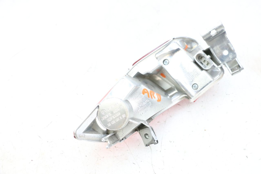 photo de FEU ARRIERE DROIT PIAGGIO MP3 HPE 300 (2019 - 2026) - Points de fixation