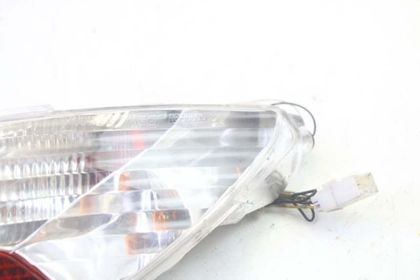 photo de FEU ARRIERE DROIT PIAGGIO MP3 LT 400 (2007 - 2012) - Autre angle de vue