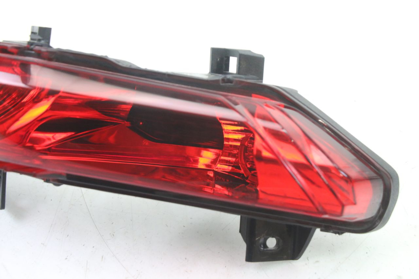 photo de FEU ARRIERE DROIT PIAGGIO MP3 500 (2014 - 2017) - Autre angle de vue