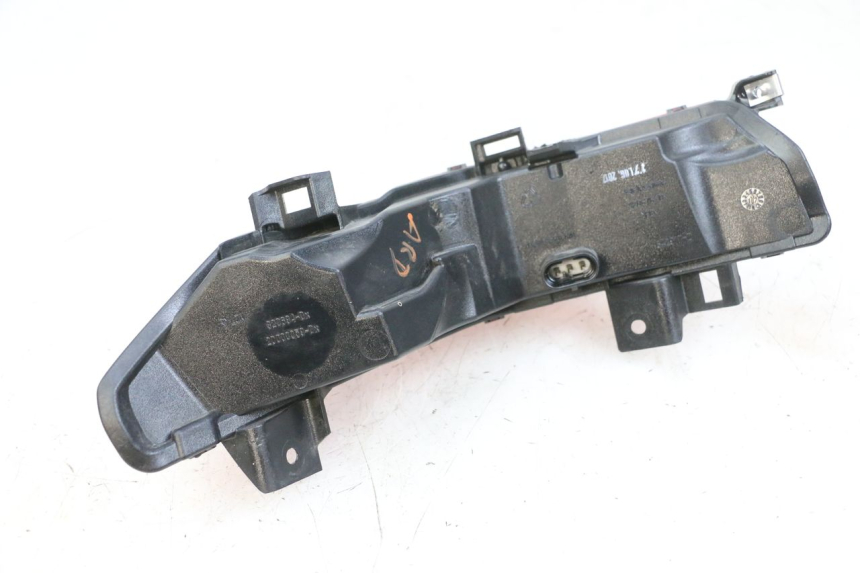 photo de FEU ARRIERE DROIT PIAGGIO MP3 500 (2016 - 2018) - État de surface