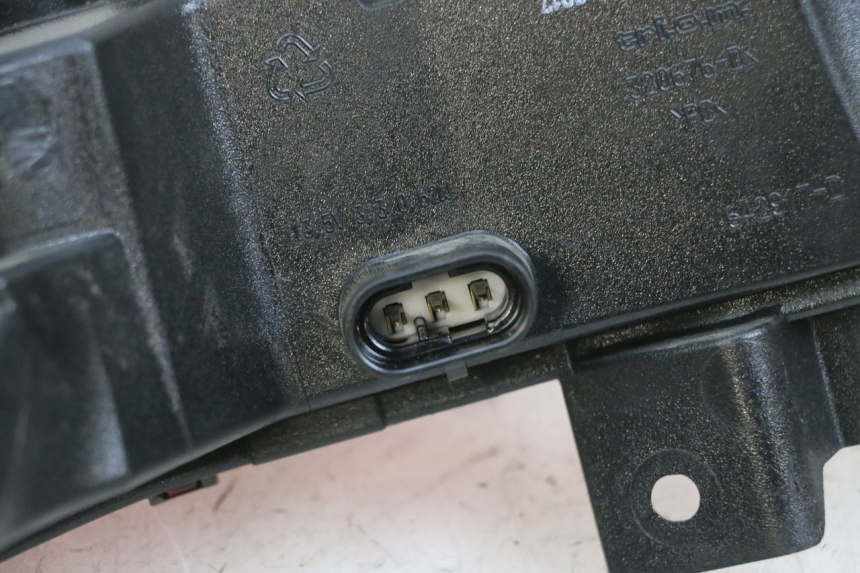 photo de FEU ARRIERE DROIT PIAGGIO MP3 500 (2016 - 2018) - Marquages et références