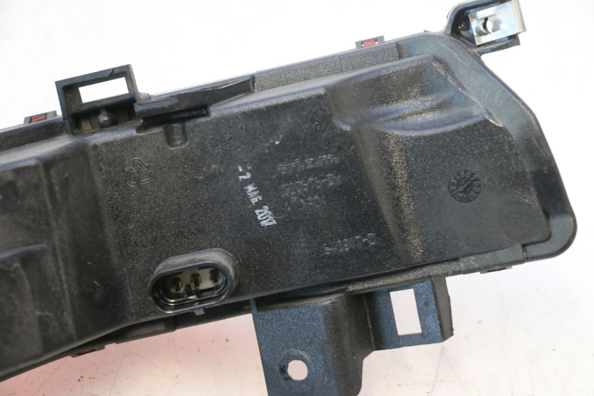photo de FEU ARRIERE DROIT PIAGGIO MP3 500 (2016 - 2018) - Autre angle de vue