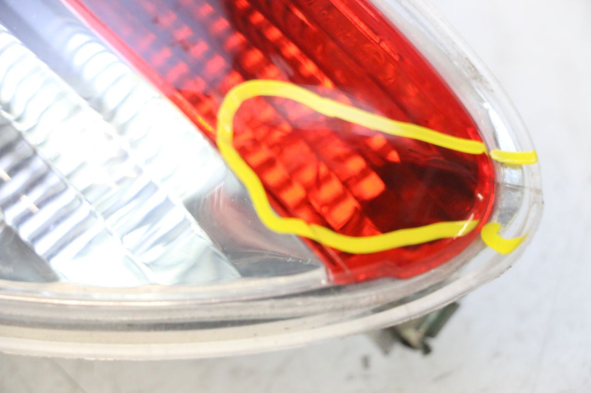 photo de FEU ARRIERE DROIT PIAGGIO MP3 125 (2006 - 2014) - Détails caractéristiques