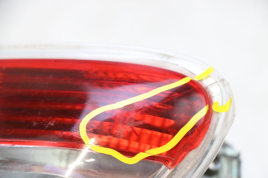 photo de FEU ARRIERE DROIT PIAGGIO MP3 125 (2006 - 2014) - État de surface