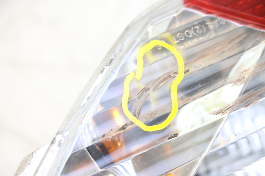 photo de FEU ARRIERE DROIT PIAGGIO MP3 125 (2006 - 2014) - Marquages et références