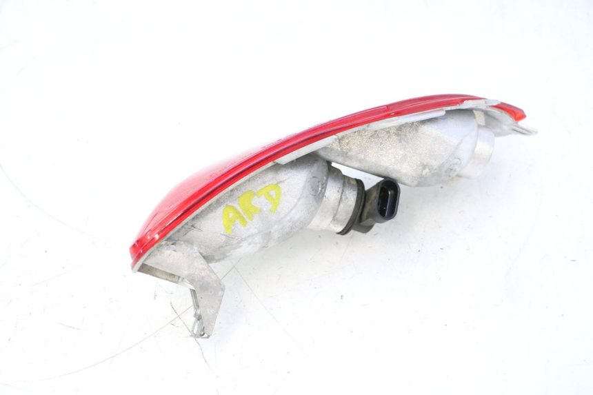 photo de FEU ARRIERE DROIT PIAGGIO MP3 500 (2011 - 2015) - Autre angle de vue