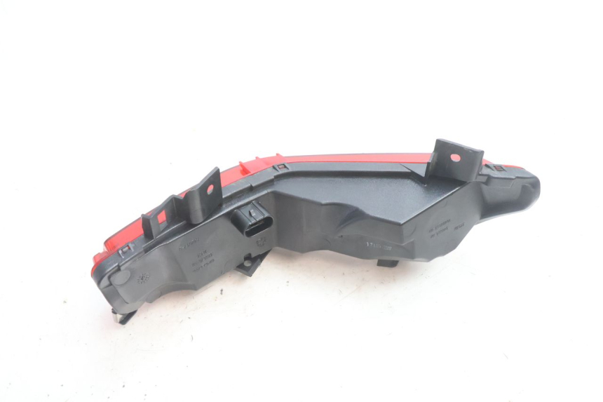 photo de FEU ARRIERE DROIT PIAGGIO MP3 500 (2016 - 2018) - Points de fixation