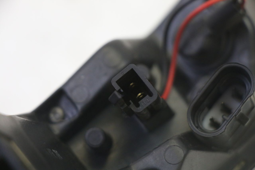 photo de FEU ARRIERE DROIT PEUGEOT SATELIS 125 (2013 - 2018)