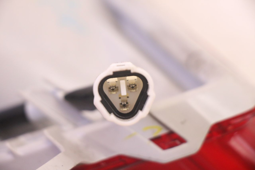 photo de FEU ARRIERE DROIT YAMAHA TRICITY 300 (2020 - 2024) - Pièce contrôlée