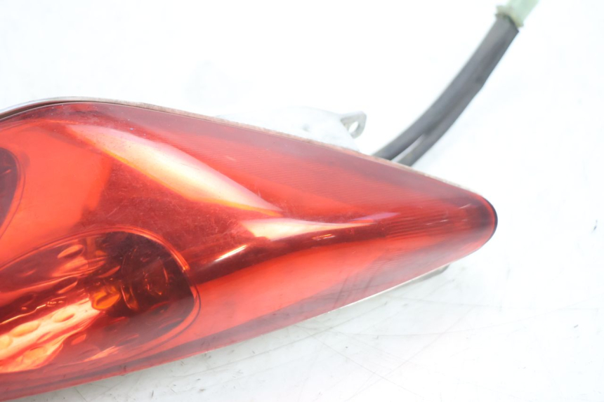 photo de FEU ARRIERE DROIT YAMAHA XMAX X-MAX 125 (2006 - 2009) - Zoom état d’usage