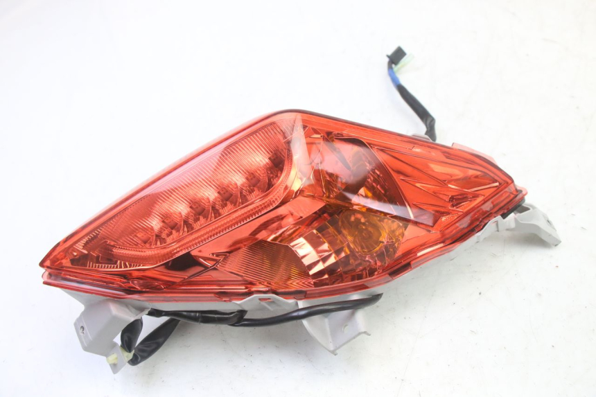 photo de FEU ARRIERE DROIT YAMAHA XMAX X-MAX 125 (2021 - 2025)