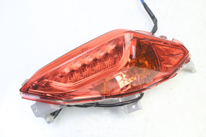 photo de FEU ARRIERE DROIT YAMAHA XMAX X-MAX 125 (2021 - 2025)