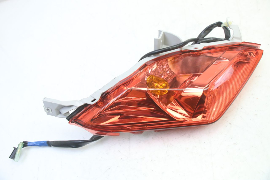 photo de FEU ARRIERE DROIT YAMAHA XMAX X-MAX 125 (2021 - 2025)
