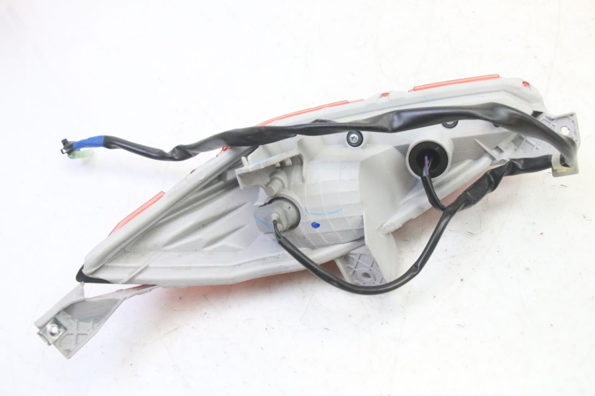 photo de FEU ARRIERE DROIT YAMAHA XMAX X-MAX 125 (2021 - 2025)