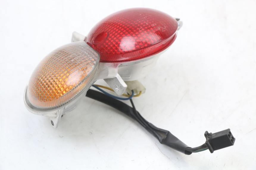 photo de FEU ARRIERE DROIT YAMAHA YP MAJESTY 125 (2002 - 2006)