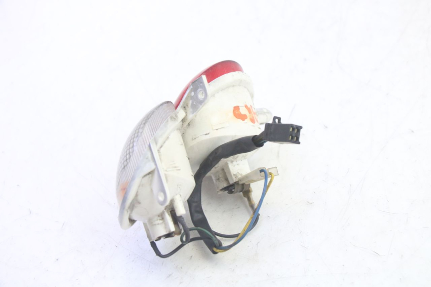 photo de FEU ARRIERE DROIT YAMAHA YP MAJESTY 125 (2002 - 2006) - Gros plan technique