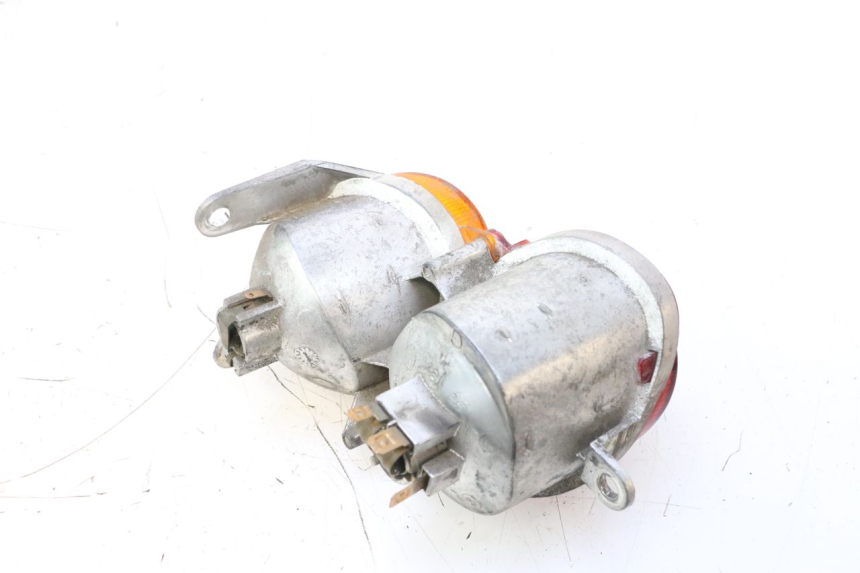 photo de FEU ARRIERE DROIT YAMAHA YP MAJESTY 125 (1998 - 2001) - Autre angle de vue