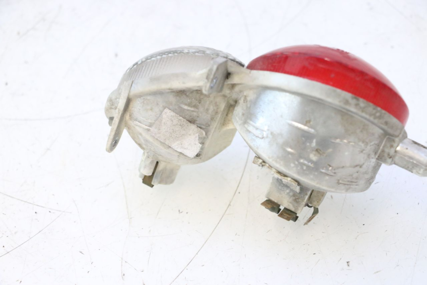 photo de FEU ARRIERE DROIT YAMAHA YP MAJESTY 125 (2007 - 2010) - Gros plan technique