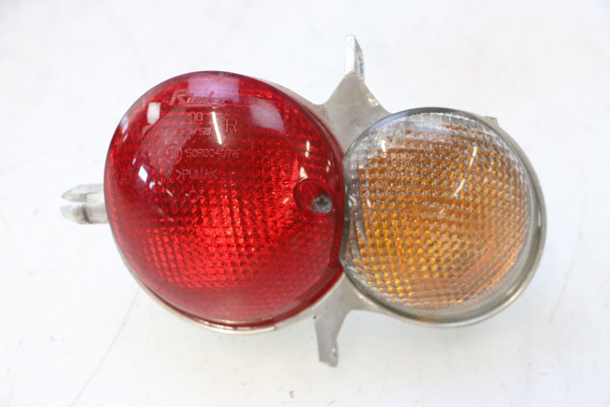 photo de FEU ARRIERE DROIT YAMAHA YP MAJESTY 125 (2007 - 2010) - Points de fixation