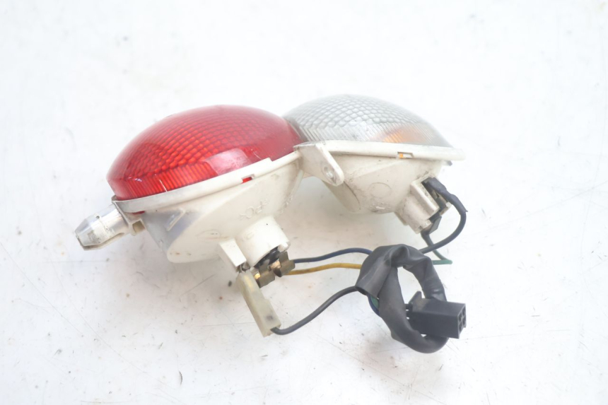photo de FEU ARRIERE DROIT YAMAHA YP MAJESTY 125 (2002 - 2006) - Zoom état d’usage