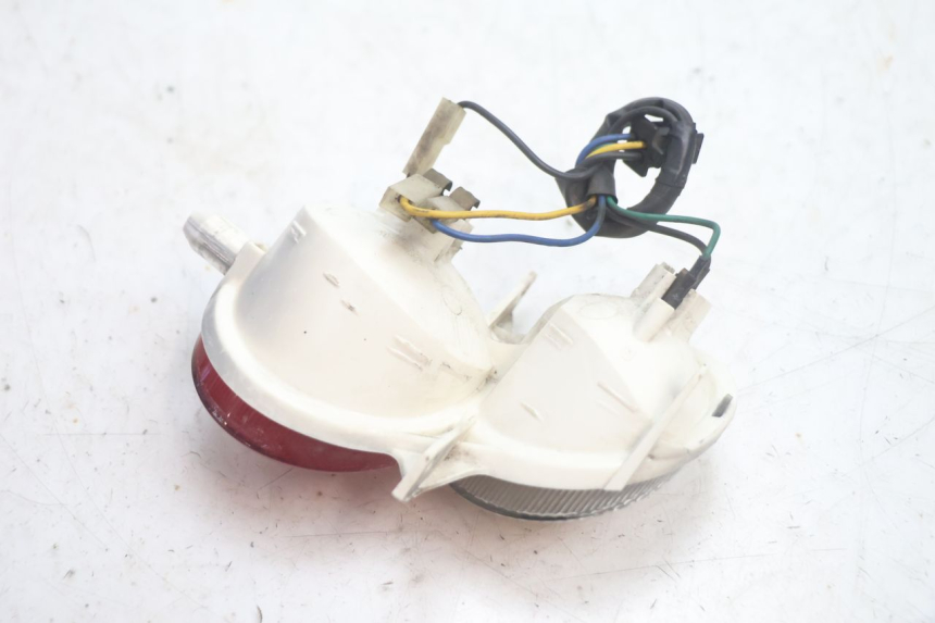 photo de FEU ARRIERE DROIT YAMAHA YP MAJESTY 125 (2002 - 2006) - Autre angle de vue