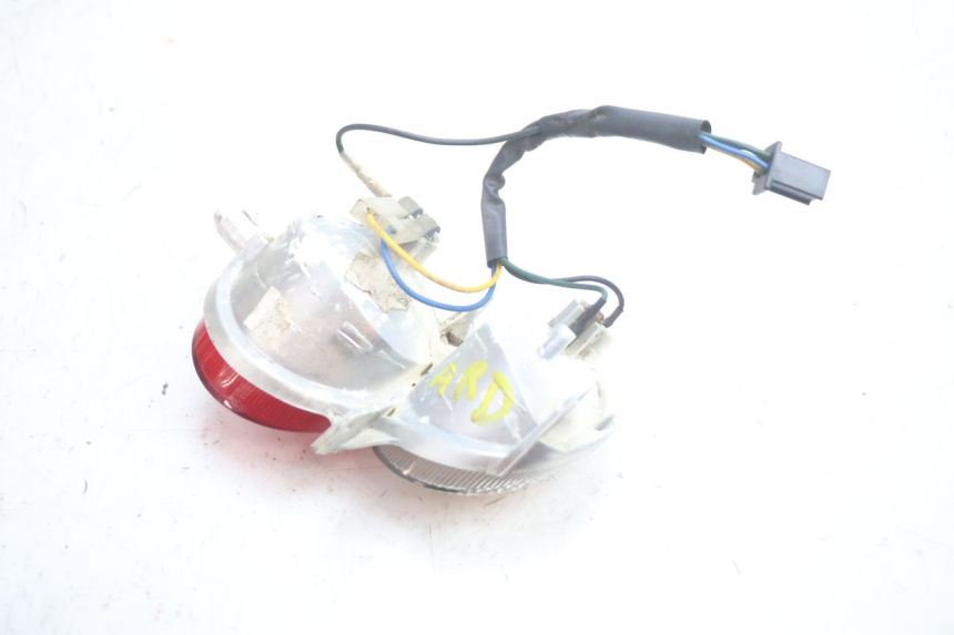photo de FEU ARRIERE DROIT YAMAHA YP MAJESTY 125 (2002 - 2006) - Gros plan technique