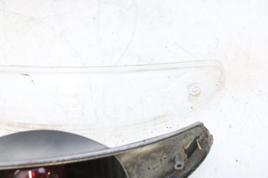 photo de FEU ARRIERE PEUGEOT ELYSTAR 50 (2002 - 2014) - Zoom état d’usage