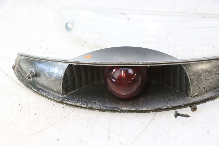 photo de FEU ARRIERE PEUGEOT ELYSTAR 50 (2002 - 2014) - Gros plan technique