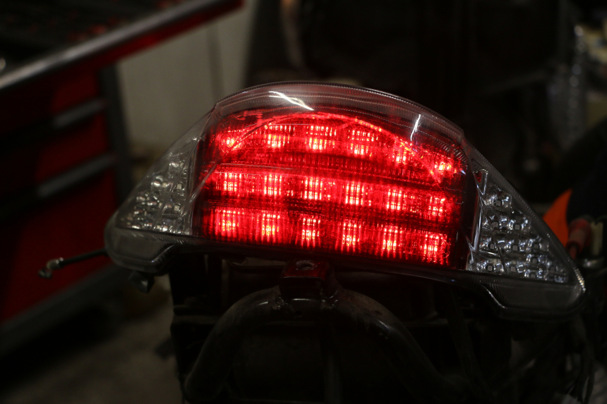 photo de FEU ARRIERE KEEWAY F-ACT FACT EVO 50 (2020 - 2026) - Zoom état d’usage