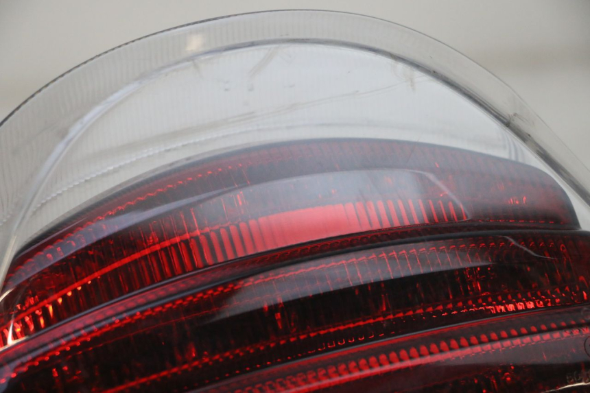 photo de FEU ARRIERE KEEWAY F-ACT FACT EVO 50 (2020 - 2026) - Gros plan technique