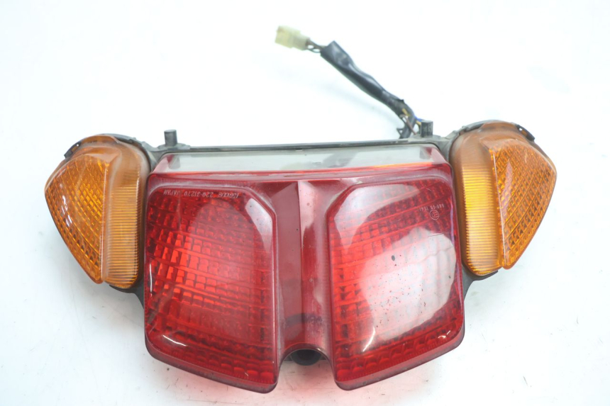 photo de FEU ARRIERE YAMAHA FJR 1300 (2001 - 2005) - Gros plan technique