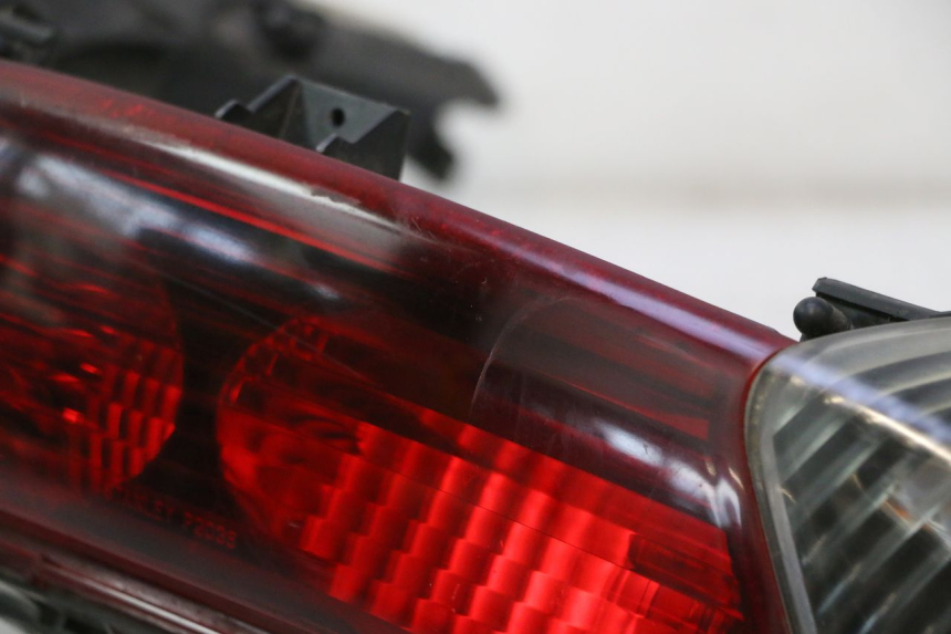 photo de FEU ARRIERE HONDA FJS SILVER WING SILVERWING 400 (2005 - 2008) - Zoom qualité