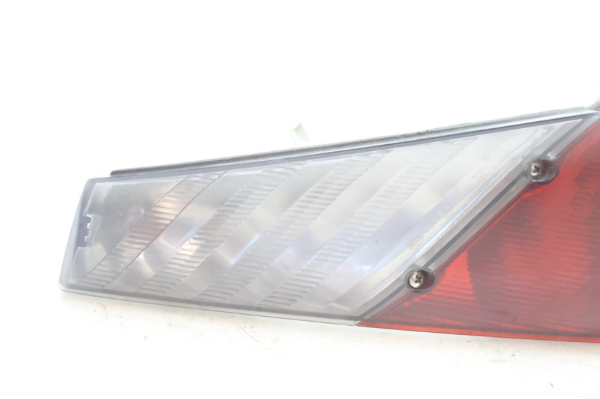 photo de FEU ARRIERE GAUCHE APRILIA ATLANTIC S 125 (2010 - 2013) - Détail de la pièce
