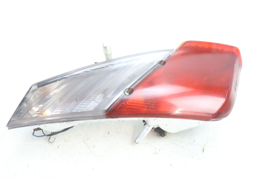 photo de FEU ARRIERE GAUCHE APRILIA ATLANTIC S 125 (2010 - 2013) - Gros plan technique