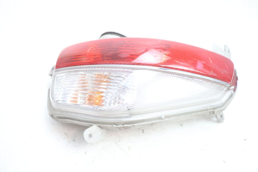 photo de FEU ARRIERE GAUCHE SUZUKI BURGMAN EXECUTIVE ABS 650 (2006 - 2012) - Gros plan technique